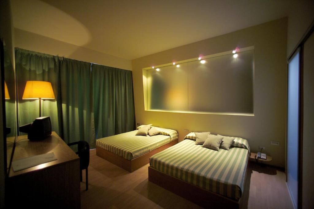 Hotel President Silvi Marina Bilik gambar