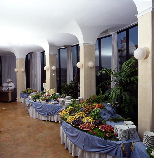 Hotel President Silvi Marina Luaran gambar